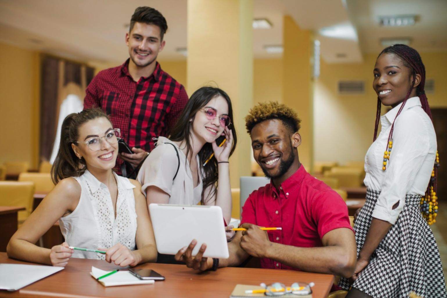 Materiales educativos y recursos de aprendizaje financiero